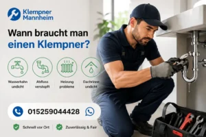 Klempner bei der Reparatur eines Wasserrohrs